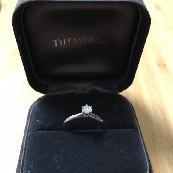 TIFFANY RINGS 1 engagement and 2 wedding - Picture 2 of 3